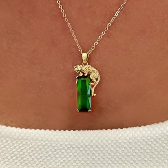 Neiman Marcus 14k Gold Plated Green Crystal Leopard Pendant Necklace - Picture 2 of 5